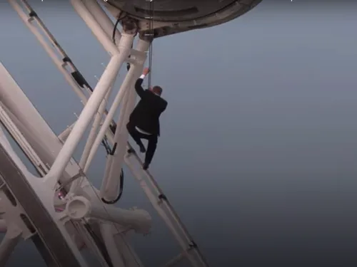 Un homme suspendu dans le vide à la grande roue de Londres (Vidéo)